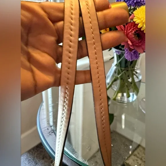 Coach Leather Peyton Tote Bag w/ matching wallet GUC - Picture 9 of 15